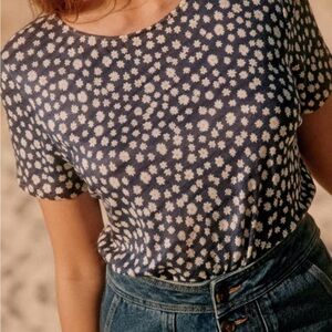 Sezane Andre linen t-shirt in Navy/white flowers size XS